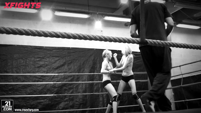 Hair Pulling Sexfight in Boxing Ring 2021