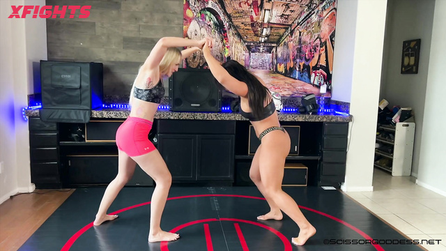 Jolene Breaks Sheena Porn Battle