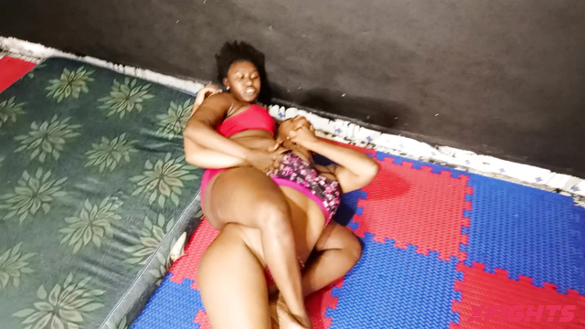 Black Beauty Bra-lers - 4K Fantasy Wrestling Essa vs Essy