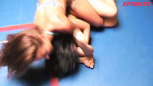 European Fight Club - Bora vs Orsi Bikini Fight in the Boxing Ring