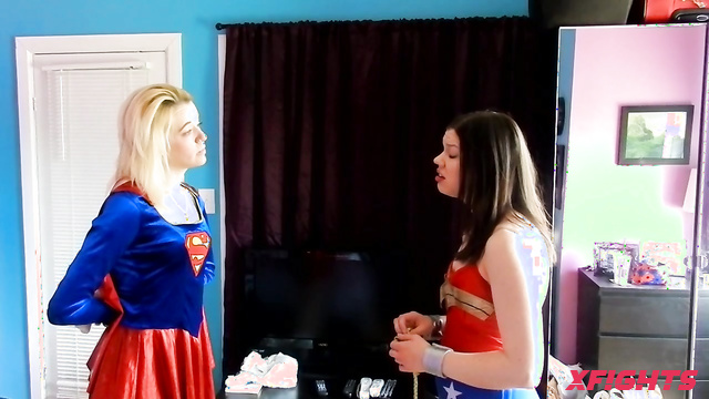 Maike vs Morganna - Showdown of a superheroine in Fantasy Fight