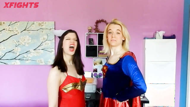 Maike vs Morganna - Showdown of a superheroine in Fantasy Fight