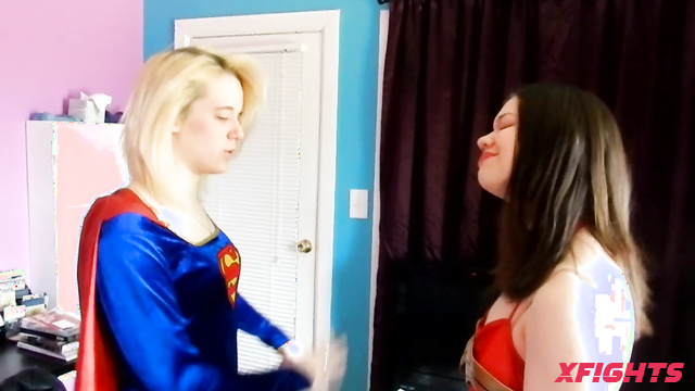 Maike vs Morganna - Showdown of a superheroine in Fantasy Fight