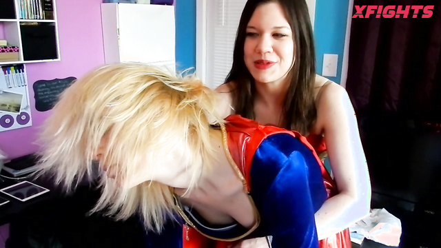 Maike vs Morganna - Showdown of a superheroine in Fantasy Fight