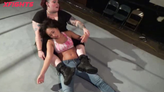 WMW Fetish Fun - Kathy Owens vs Sumiko Heart Punch Match