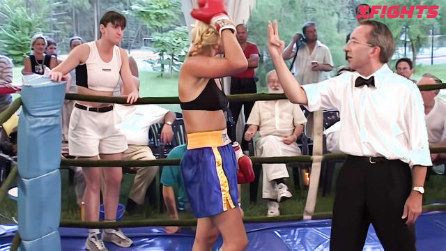 DWW-S2001-BOX-10 - Svetlana Kr vs Stephanie Pro Boxing Ukraine vs USA