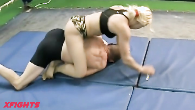 Amazons Prod - FG4 - 1 Xana vs Laurent - Tough fight for hot blondie