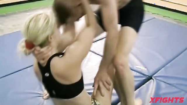 Amazons Prod - FG4 - 1 Xana vs Laurent - Tough fight for hot blondie