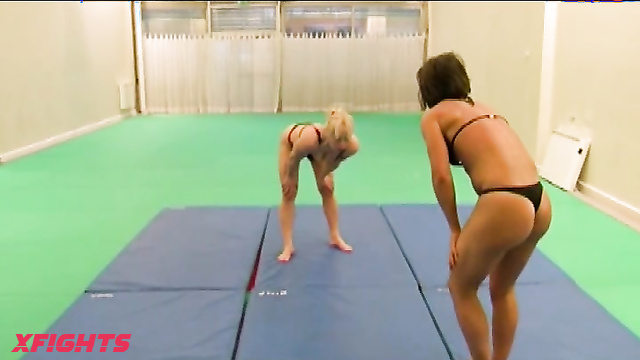 Amazons Prod - BWW2 - 1 Xana vs Nathalie - Intense grappling contest