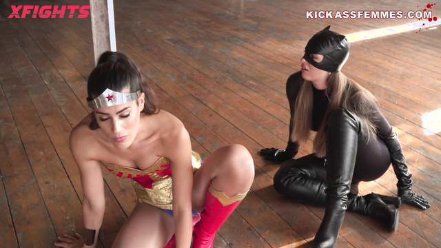 Wonder Woman Lesbian Wrestling