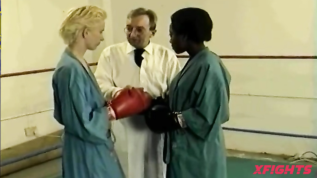 Festelle - FV 132 Ft2 Sarah vs Judy - Interracial boxing contest