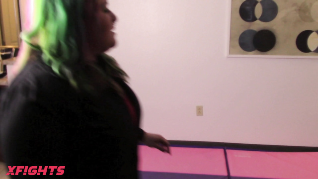 WMW Fetish Fun - Kathy Owens vs Shauna Ryanne - After work tickling