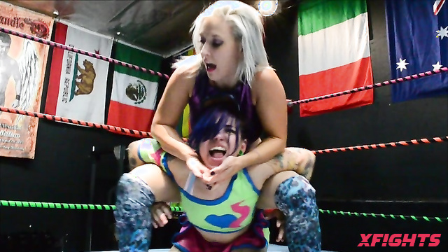 WMW Fetish Fun - Heather Monroe vs Delilah Doom - Professionals battle