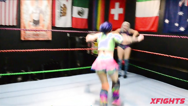 WMW Fetish Fun - Heather Monroe vs Delilah Doom - Professionals battle