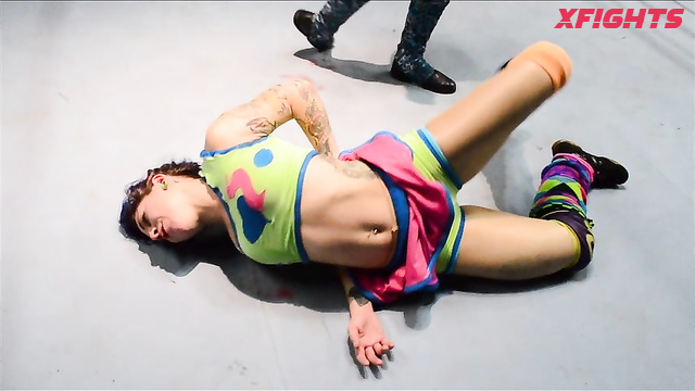 WMW Fetish Fun - Heather Monroe vs Delilah Doom - Professionals battle