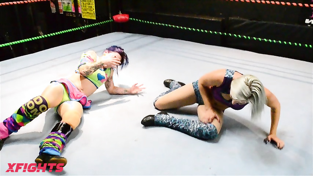 WMW Fetish Fun - Heather Monroe vs Delilah Doom - Professionals battle