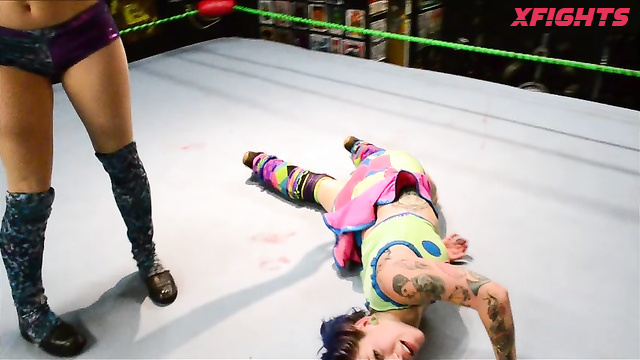 WMW Fetish Fun - Heather Monroe vs Delilah Doom - Professionals battle