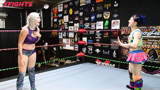 WMW Fetish Fun - Heather Monroe vs Delilah Doom - Professionals battle