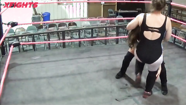 WMW Fetish Fun - Cali Wylde vs Rock C - Pro wrestling lesbian battle