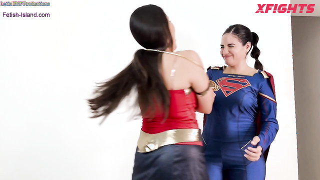 Latín Enf Productions - Wonder Julia vs SuperPia - Superheroine Porn