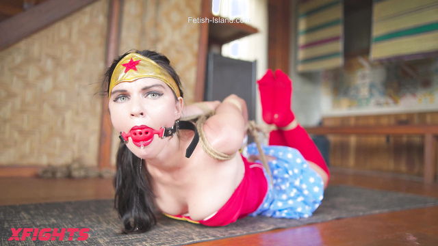 Shibari Kalahari - Wonder Woman takes her punishment - Superheroine Porn