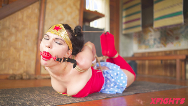 Shibari Kalahari - Wonder Woman takes her punishment - Superheroine Porn