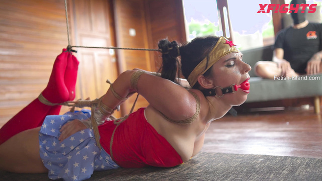 Shibari Kalahari - Wonder Woman takes her punishment - Superheroine Porn