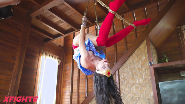 Shibari Kalahari - Wonder Woman takes her punishment - Superheroine Porn