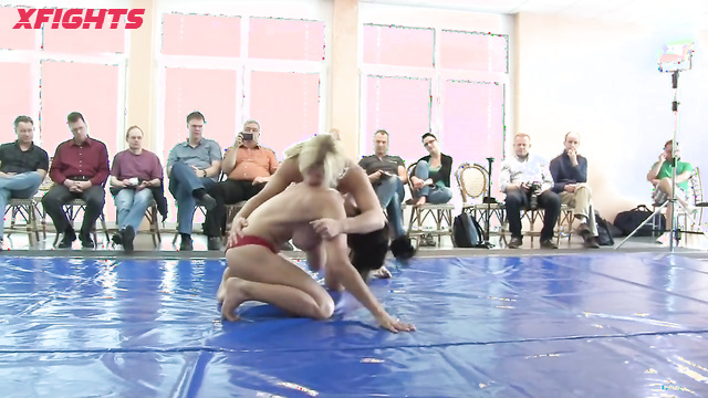 Femwrestle - Antscha vs Jenny - Tough & competitive grappling