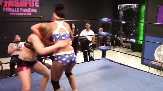 Freshfite Female Fighting - Sammie vs Santana Garrett Competitive Match