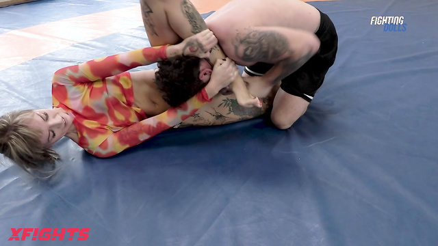 Fighting Dolls - FD6267 Pablo vs Talia - Mixed grappling action