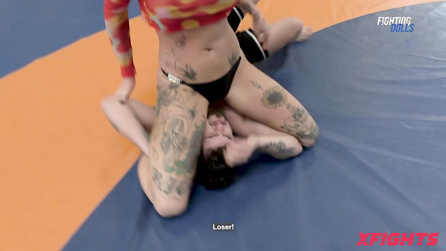 Fighting Dolls - FD6267 Pablo vs Talia - Mixed grappling action