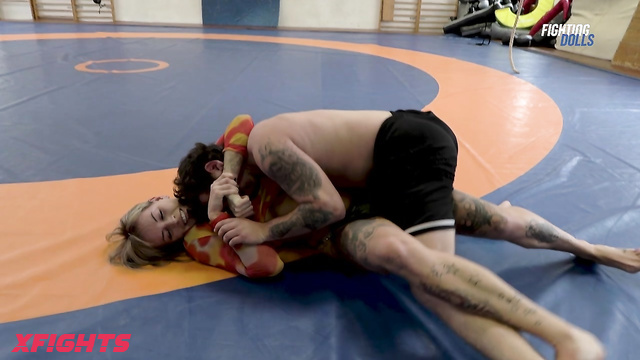 Fighting Dolls - FD6267 Pablo vs Talia - Mixed grappling action