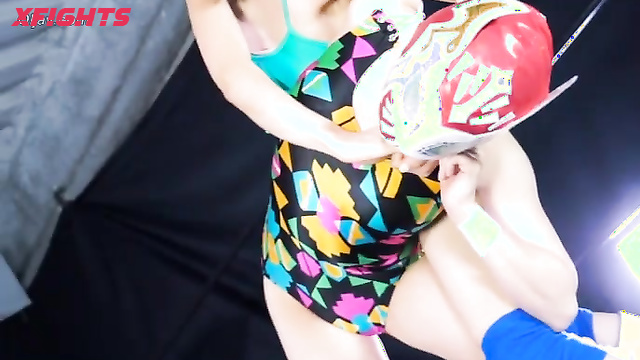 Akibacom - BLU-01 Lucha Libre - Ichigo Suzuya & Yuuri Takei Face Off in a Fierce Catfight