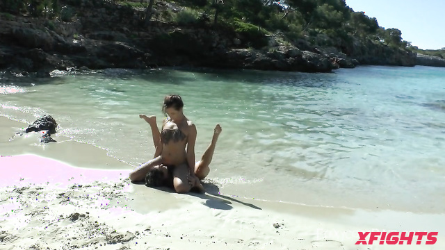 Foxycombat - Melissa vs Cindy Return To The Beach Catfight