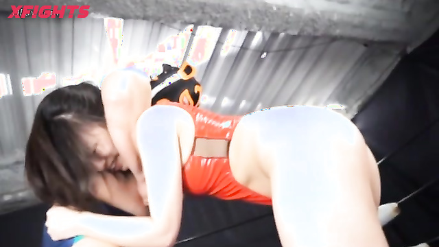 Akibacom - BXB-10 - A guy got into a fight with a hot Asian girl in the ring