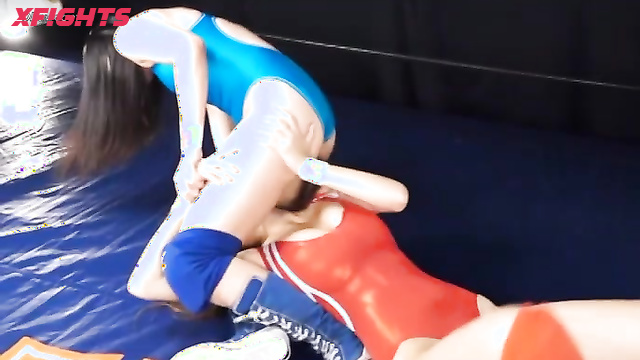 Akibacom - BRE-01 - Cute Japanese girls test their strength in the ring