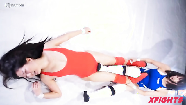 Akibacom - FGI-05 - The girls test their strength in the ring