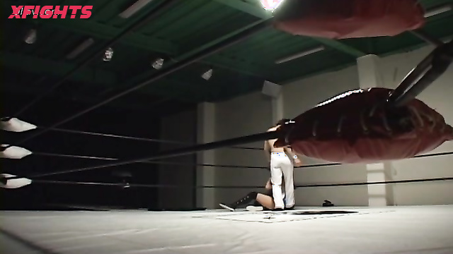 Akibacom - SRX-01 - Asian girl engaged in hardcore wrestling with a guy in the ring