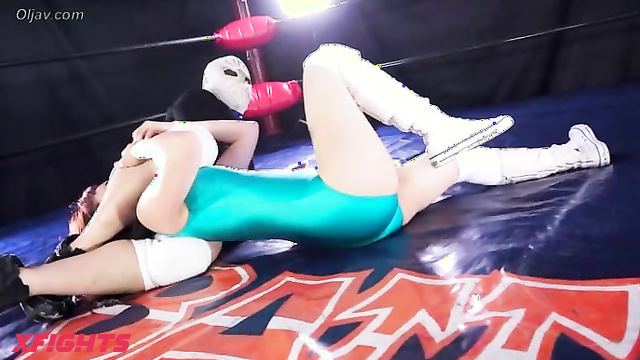 Akibacom - BWO-02 - Guy fights with sexy Japanese girls in the ring
