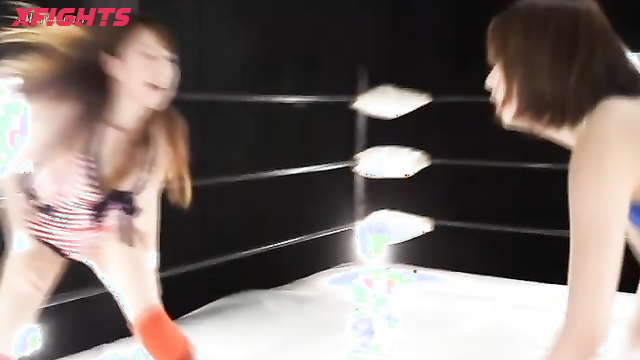 Akibacom - FGV-33 - Japanese girls brutally beat each other in the ring