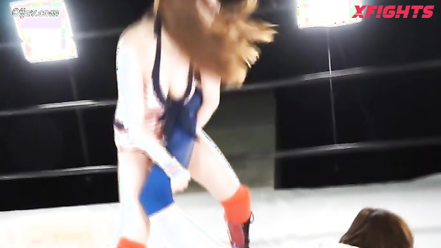 Akibacom - FGV-33 - Japanese girls brutally beat each other in the ring