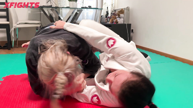Female Wrestling Zone - Lara Vs Pamela - Hard-fought battle