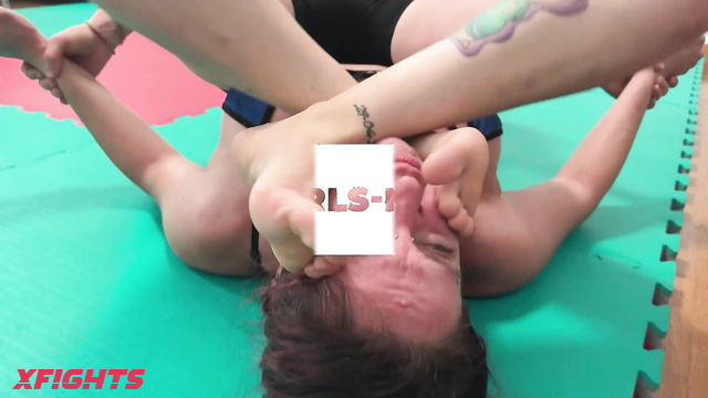 Female Wrestling Zone - Beatrice Vs Gaia - All about submission