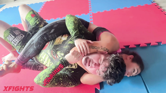 Mixed Wrestling Zone - Sabrina vs Zac - Dominant woman