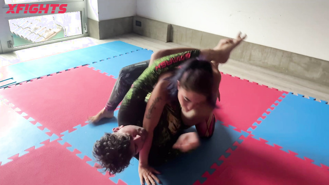 Mixed Wrestling Zone - Sabrina vs Zac - Dominant woman