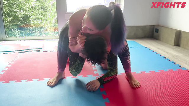 Mixed Wrestling Zone - Sabrina vs Zac - Dominant woman