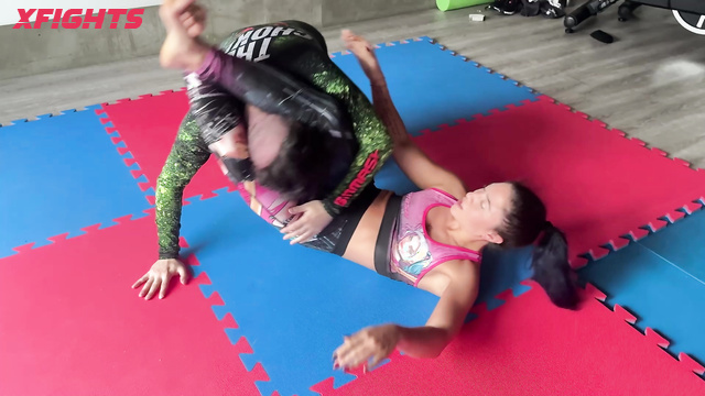 Mixed Wrestling Zone - Sabrina vs Zac - Dominant woman
