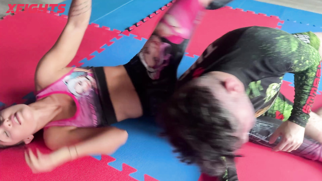 Mixed Wrestling Zone - Sabrina vs Zac - Dominant woman