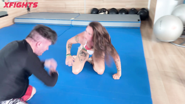 Mixed Wrestling Zone - Beatrice vs Zac - Mixed catfight